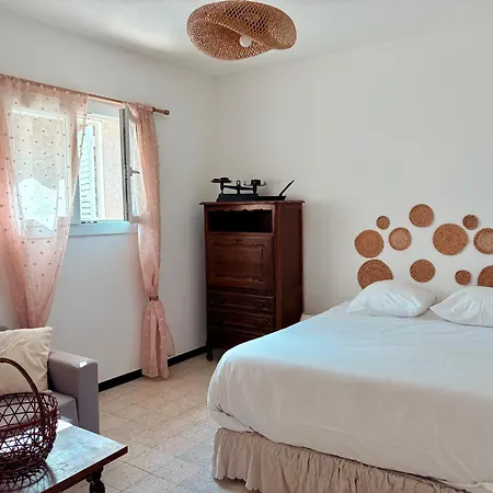 Rez De Jardin - Casa San Cesaru 아파트 *